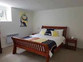 Modernes, stilvolles Apartment mit 2 Schlafzimmern für 4 Personen, kostenlosem WLAN und Parkplatz abseits der Straße - Image 5