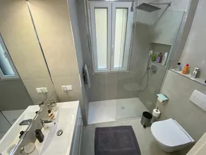 Appartamento con terrazza, piscina e giardino - Image 3