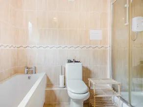 3 bedroom accommodation in Reedham - Image 3