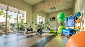 Spacious Miramar 2BR w/ Gym, Pool & W/D, nr WF, by Blueground - Image 3