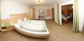 Central beliggenhed, få minutter til dalstationen 'Zillertal Arena' og 'Hochzillertal' - Image 4