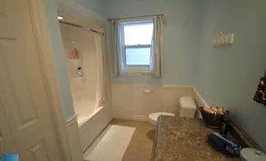 Grand Bend Pool Cottage | Groups Welcome | Firepit & Huge Yard | Beach 2km - Image 3