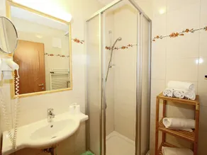 Apartment in Kaltenbach near Ski Lift - Image 5