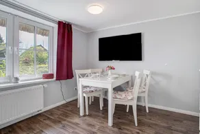Holiday Apartment 'Reetferienhaus Lütt' with Shared Terrace & Wi-Fi - Image 5