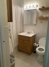 Beautiful 2 bedroom in Queens - Image 3