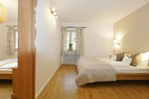 Ferienwohnung \"Mirabelle\" barrierefrei, 60 qm bis 4 Personen, Erdgeschoss, 2 separate Schlafzimmer, Südterrasse. - Image 5