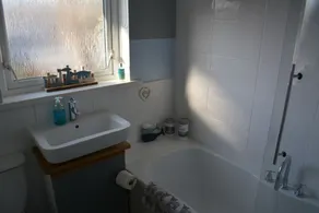 Casa-Baño privado-Vista al Parque - Image 4
