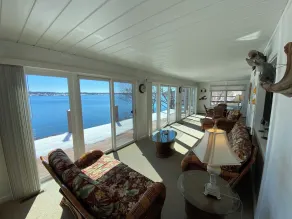 ¡Cuarta noche gratis del 3 al 14 de junio Estancias, todas las comodidades ~ Waterfront Spacious Lake House! - Image 2