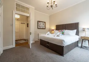 Fabulous two-bedroom apartment located in the heart of the city. Sleeps 4. - Image 4