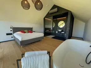 Amazing Lodge With Shared Pool - Image 4