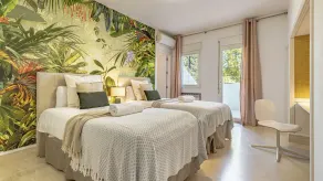 ELEGANT VILLA FOR GOLFERS: OUTDOOR BBQ, POOL AND SOLARIUM, PLUS HOME CINEMA ROOM - Image 2
