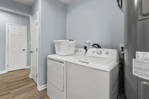 Inviting 4BR2.5BA Downtown Home with Ample Space - Image 2