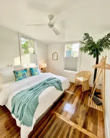 Lux. Waterfront Cottage, Amazing Water Views /Fire Pit /Central/5km-MTB & Beach - Image 5
