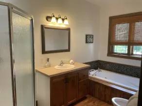 Cabernet Chalet*Private*Hot Tub* Sauna*Beach*Ski in/out*Fireplace*KB*Gameroom - Image 3