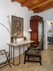 Cozy guesthouse in an urban nature  - Image 4