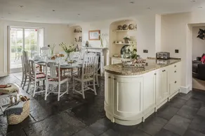 Stylishly renovated farmhouse with hot tub in rural Somerset - Image 3