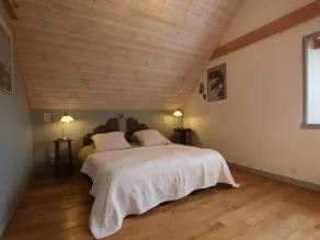 Charming Cottage with Fireplace, Private Garden & Pond in Scenic Countryside - Image 5