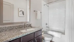 Landing Stunning 1BD Clubhouse Gym - Image 3