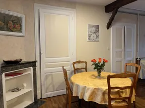Un charmant gîte, à proximité d'un château et Vichy, avec WiFi, terrasse, jardin clos et parking. - Image 3