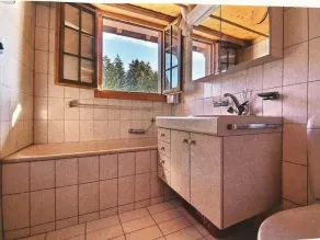 Warm Timbers Flat With Generous Living Area - Image 4