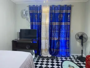 Cozy 2 Bedroom with free private parking on premises - Image 5