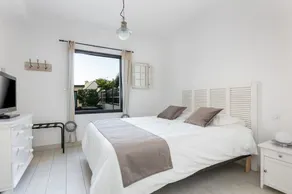 House with indoor pool - Image 4