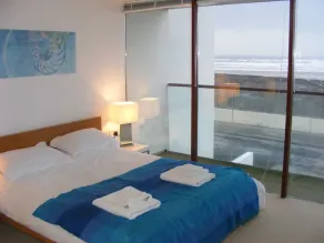 2: Apartment with Magnificent Sea Views - Image 3