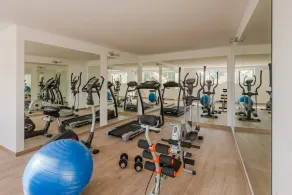 Maja mit 4 Schlafzimmern, beheiztem, privatem 32m2 Pool, Whirlpool, Fitnessraum, Sauna - Image 2