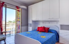 Gorgeous apartment in Marina di Caronia with WiFi - Image 3