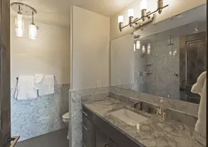 Vackra Top Floor Park City Condo - Image 3