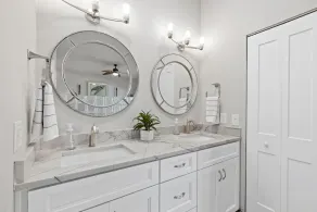 Faszinierende & geräumige 2 Hauptschlafzimmer/2,5 Badezimmer Wohnung am Meer - Image 3