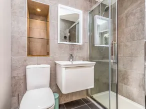 Stylish and fresh 4 bed beach house with garden - Pass the Keys - Image 3