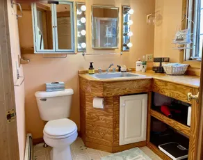 Spacious home w/riverview, minutes from state parks and ocean beaches, sleeps 11 - Image 4