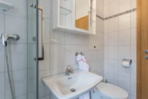 Apartment \"6 Apartment mit Balkon\" with Mountain View, Private Balcony & Wi-Fi - Image 3