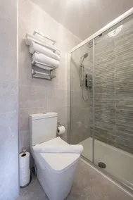 *New Exclusive* Luxury House near NEC, JLR, Resorts World, Birmingham Airport - Image 2