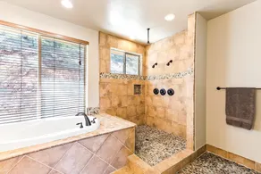 Elegant Custom Home! Lake! Swim! Fish! Hiking/Walking Trails! Boat! - Image 4