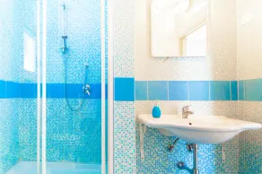 Incredibly appealing, comfortable holiday home in the best location. - Image 3