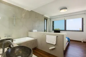 Captivating Panoramic Sea View, Unique Architecture, 10 Minutes from Beach - Image 5
