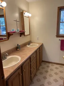 Beautiful and Roomy Country Setting - Image 4