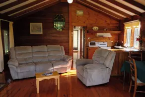 Eagle Point Lakeside Cottage - Image 5