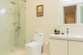 Everald's Affordable Luxury Apartment - Image 4