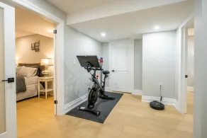 Luxury Lakeview Walkout Basement Apartment - Image 2