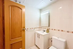 Apartment in der 1. Strandlinie von Sabinillas mit Meerblick - Image 3