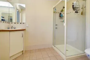 The Palms - Loxton Accommodation, South Australia 4 bedroom 2 bathroom home. - Image 4