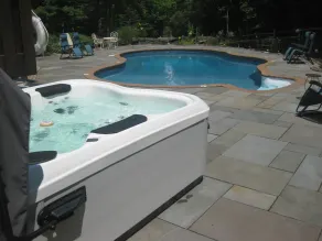 Der Whirlpool wartet auf Sie. Sehen Sie das Herbstlaub in den tollen Bergen von CatSkill - Image 5