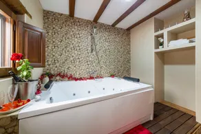 Holiday Home 'Casa Rural Padre Ramon' with Mountain View, Shared Pool and Wi-Fi - Image 5