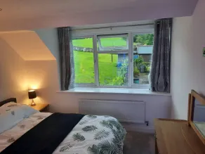 3 Bed Barn - Sleeps up to 6 - Parking - Wifi - Image 4