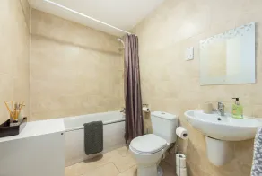 Comfortable 3 bedroom Apartment - Image 5