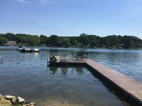EXCLUSIVE LAKEFRONT with beach, beach house, piers, trampoline + sister villa - Image 2