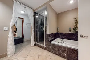 High-End Sapphire Condo with Gulf Views, Balcony, 2 Pools, Spa, Gym & Hot Tub - Image 4